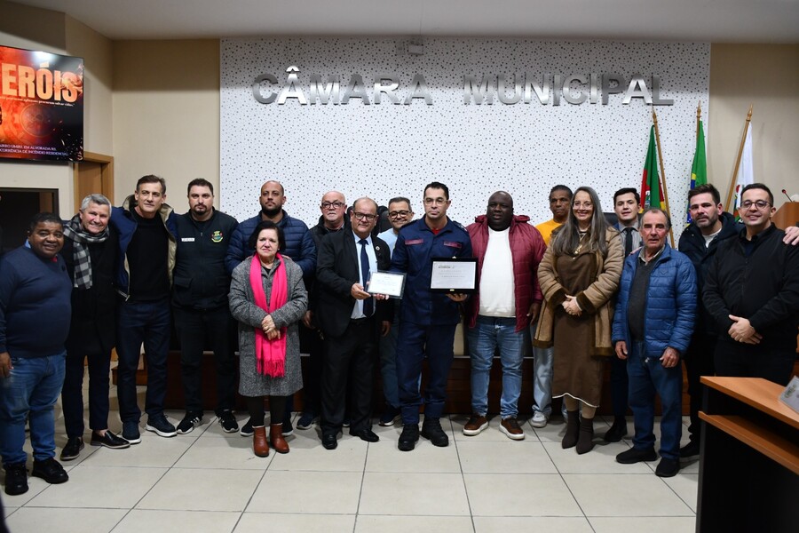 CÂMARA PRESTA HOMENAGEM AO 8º BATALHÃO DE BOMBEIRO MILITAR DE ALVORADA