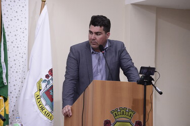 Câmara aprova projeto que estabelece parcerias para adoção dos canteiros do município 